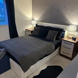 Homestay Cosy Double Bedroom In - Access To Shared Kitchen And Shared Conservatory Areas Inc Netflix, Newcastle upon Tyne